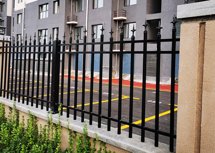 小区锌钢围栏护栏工程案例